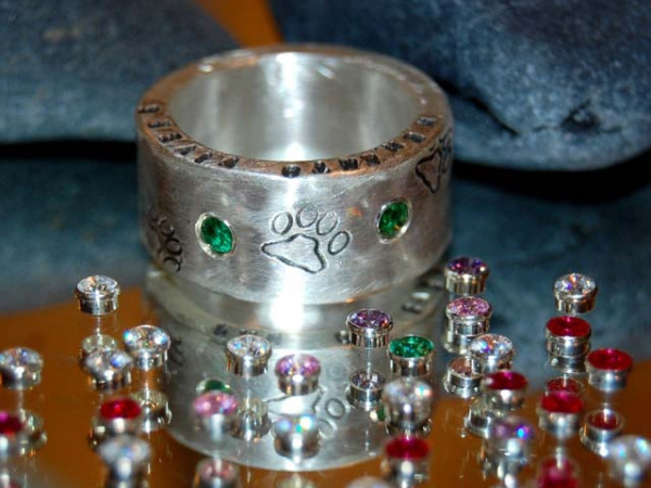 PAW of Sweden Ring Swarovski Unique purple